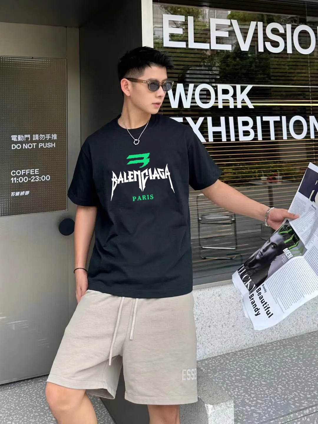 P80✨🔥 BALENCIAGA Paris lettering printed short-sleeved T-shirt, custom-woven and dyed 280g combed cotton heavyweight fabric, zero color difference in thread, perfect details, different from the current version on the market, welcome to compare, Same Style for men and women, must-sell in the picture above Color: White Black Size: 1 2 3 4
